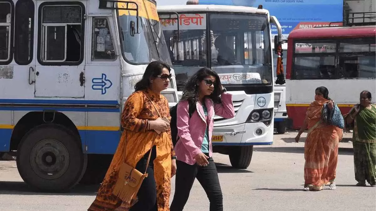 Rajasthan: राजस्थान रोडवेज की सभी बसों में महिलाओं को किराये में 50 प्रतिशत की छूट, सीएम गहलोत ने दी मंजूरी